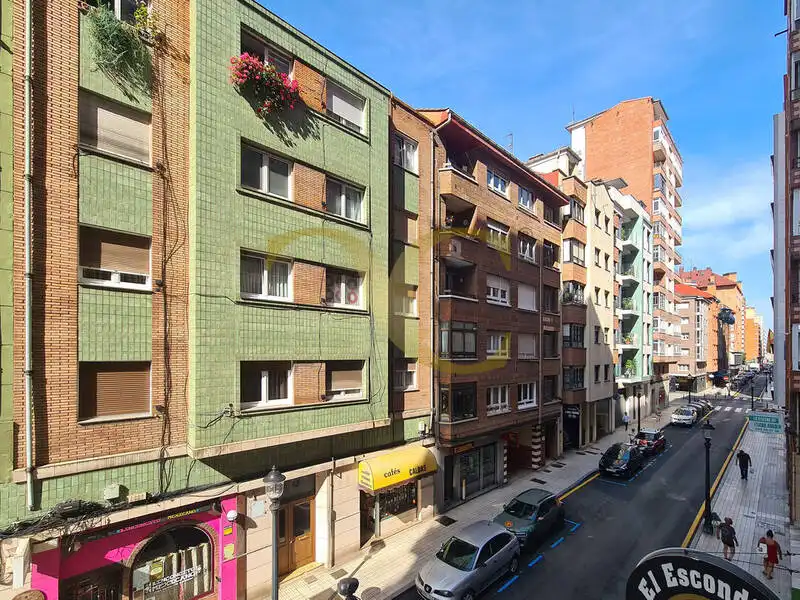 Außenansicht von Wohnung zum Verkauf in Gijón  mit Heizung und Möbliert