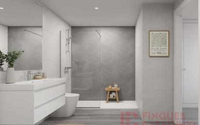 Bathroom of Flat for sale in Girona Capital  with Air Conditioner, Heating and Terrace