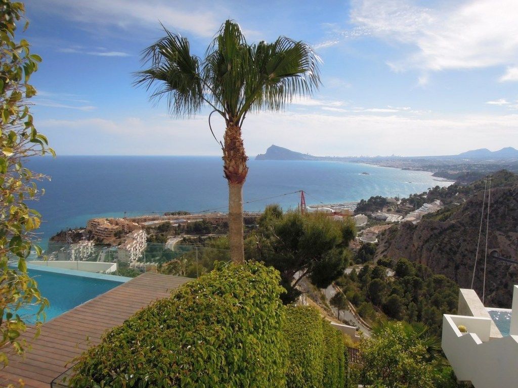 Vista exterior de Casa o xalet en venda en Calpe / Calp amb Aire condicionat, Calefacció i Jardí privat