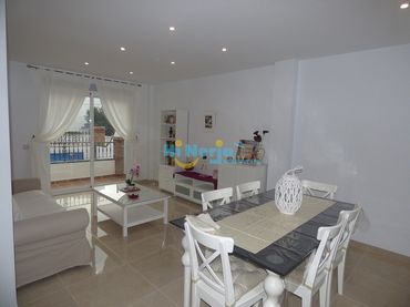 Chalet con piscina en venta en Centro