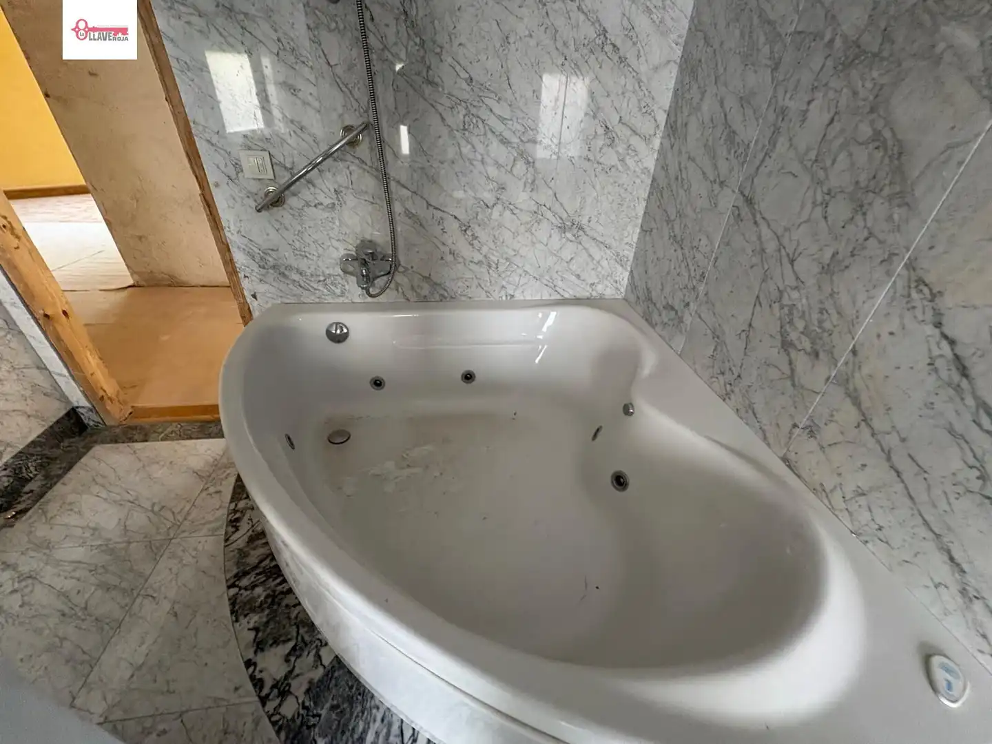 Bany de Pis en venda en Burgos amb Calefacció i Terrassa