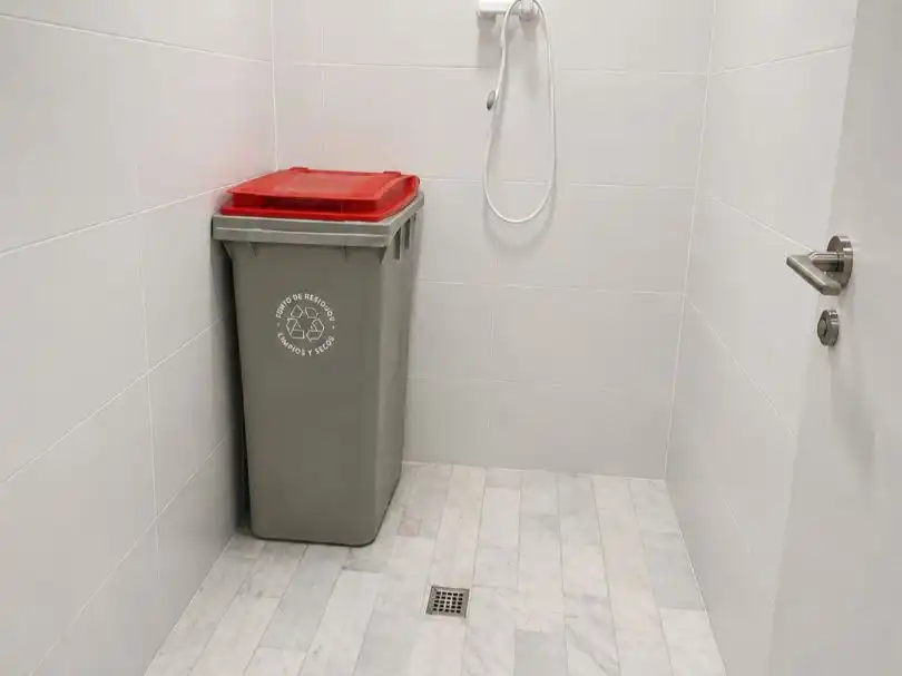 Baño de Local en venta en Madrid con Aire acondicionado, Calefacción y Alarma