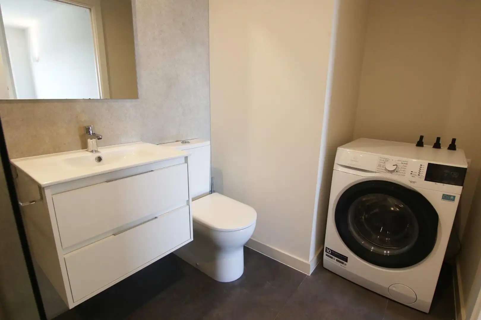 Baño de Piso de alquiler en Terrassa con Aire acondicionado, Calefacción y Jardín privado