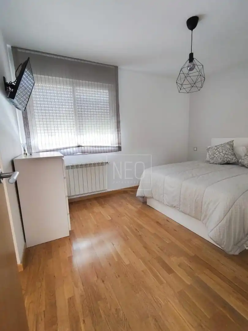Habitación de Casa adosada en venta en Villalbilla con Aire acondicionado, Calefacción y Jardín privado