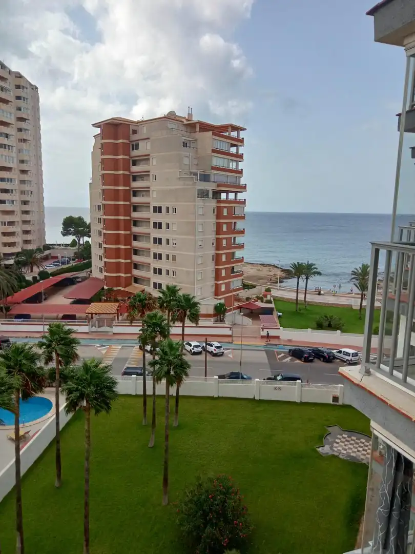 Vista exterior de Apartament en venda en Calpe / Calp amb Calefacció, Jardí privat i Terrassa