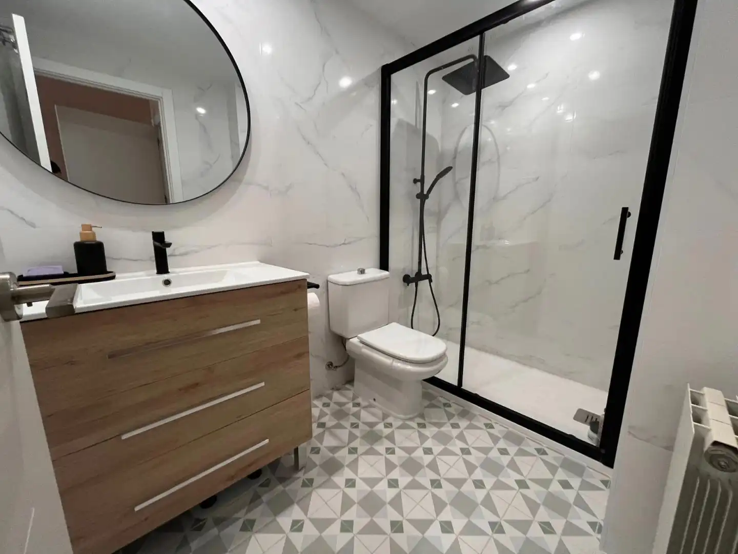 Bathroom of Flat for sale in Sant Joan Despí  with Heating, Terrace and Oven