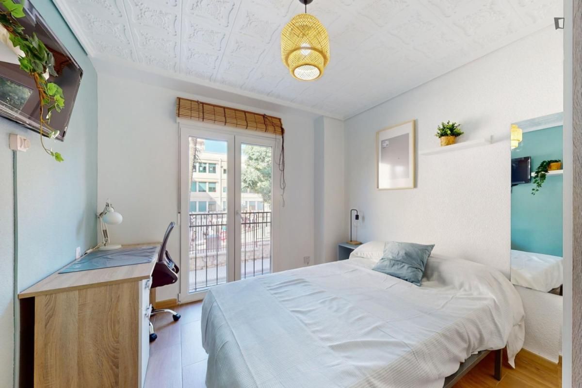 Dormitori de Apartament per a compartir en Alicante / Alacant amb Moblat, Forn i Microones