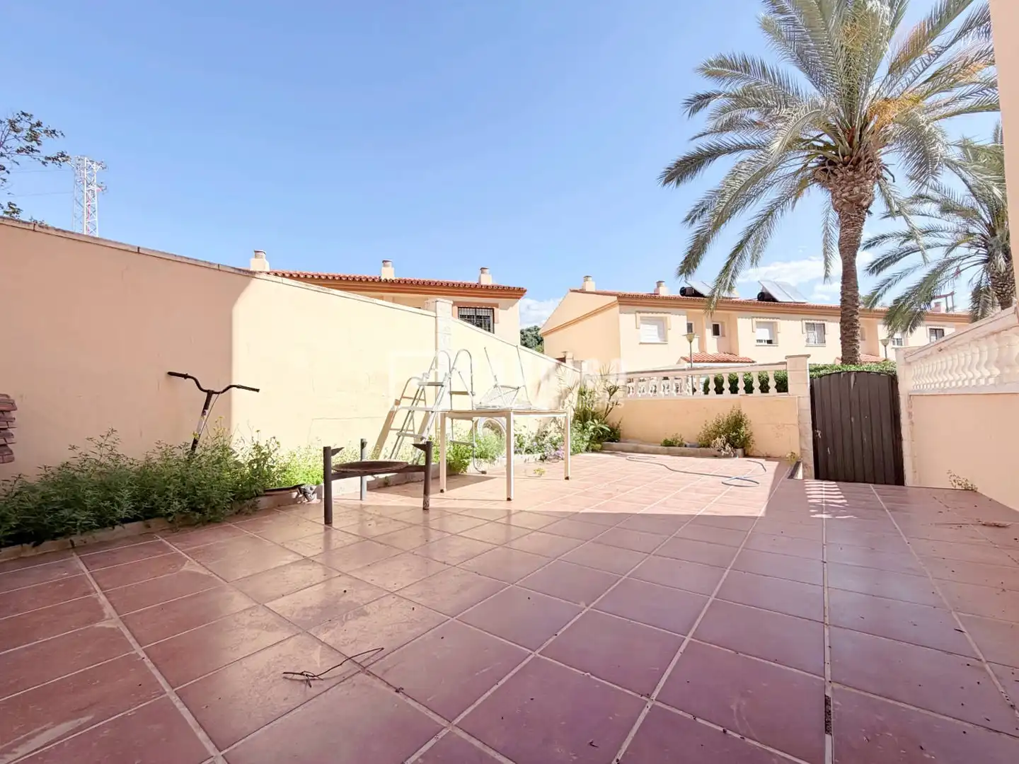 Vista exterior de Casa o xalet en venda en Vélez-Málaga amb Jardí privat, Terrassa i Traster