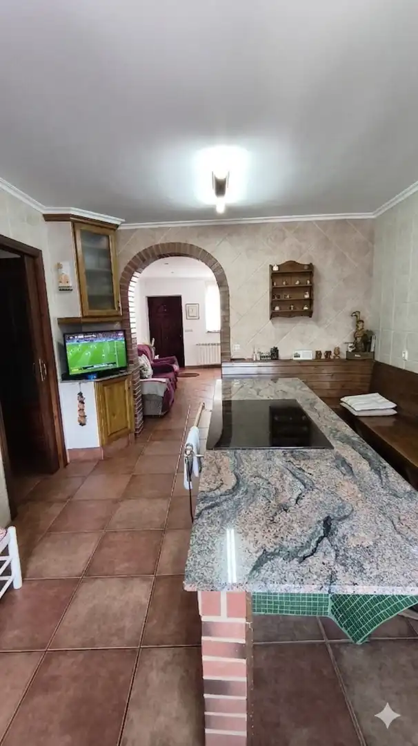Küche von Einfamilien-Reihenhaus zum Verkauf in El Burgo Ranero  mit Heizung, Privatgarten und Parkett