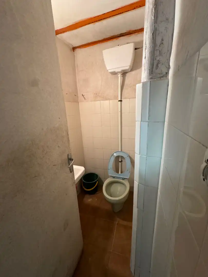Gewerbefläche zum Verkauf in Carrer Abat Llort 6, imagen 5
