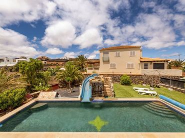 Chalet con balcón en venta en Villaverde