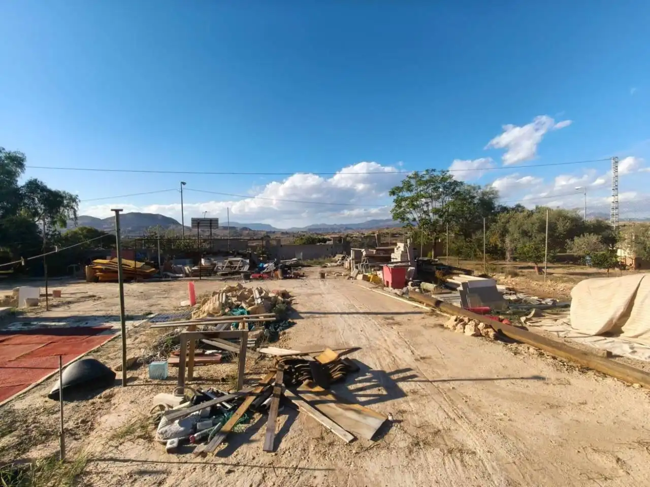 Vista exterior de Casa o xalet en venda en Alicante / Alacant amb Jardí privat