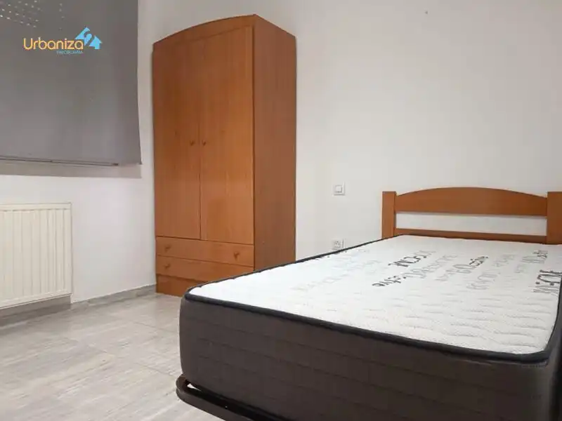 Dormitori de Apartament de lloguer en Badajoz amb Aire condicionat, Calefacció i Jardí privat