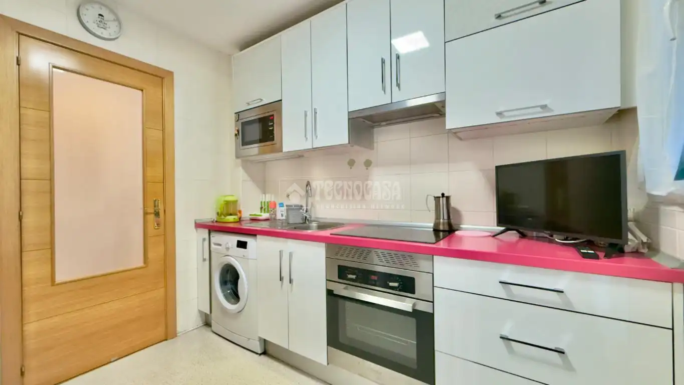 Piso en venta en C. Bécquer, Fuensalida
