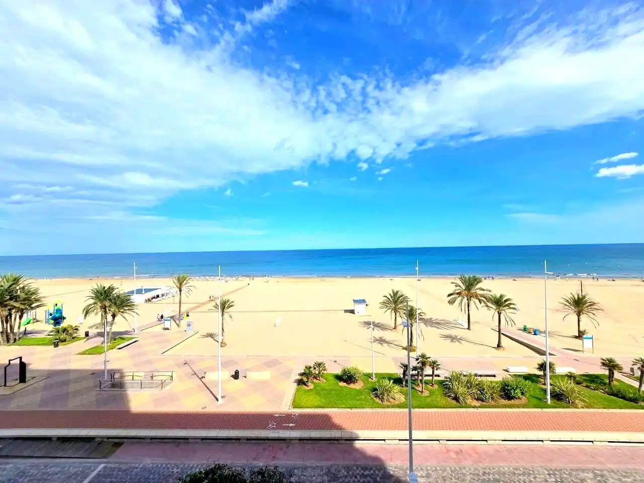 Apartament amb piscina de lloguer a Paseo Marítimo de Neptuno 27