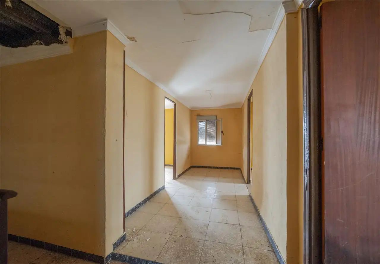 Casa adosada en venta en Lora del Río con Trastero