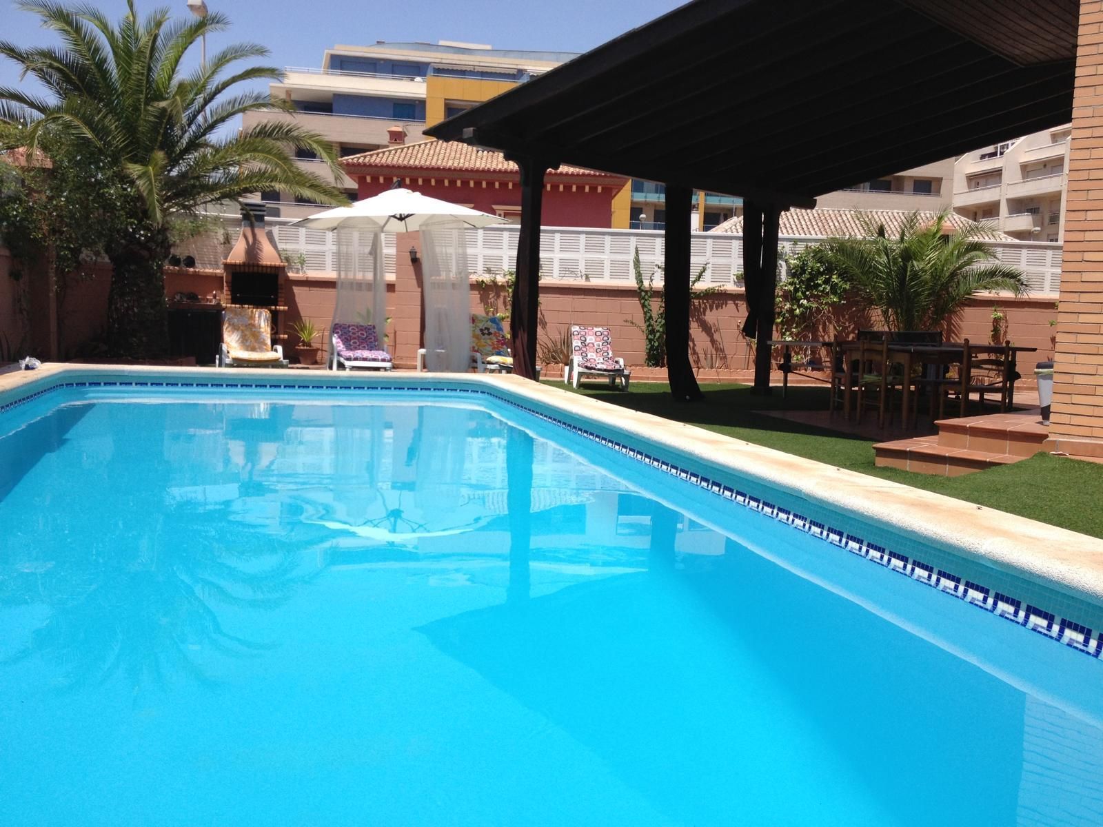 Swimming pool of House or chalet for sale in Roquetas de Mar  with Air Conditioner, Private garden and Terrace