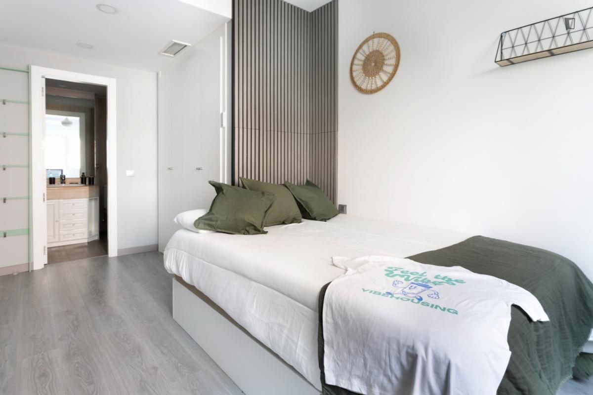 Dormitori de Apartament per a compartir en  Madrid Capital amb Moblat, Forn i Rentadora