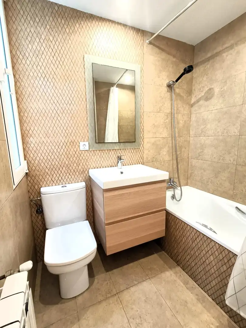 Badezimmer von Wohnung zum Verkauf in Santander mit Heizung und Möbliert