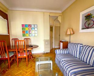 Living room of Flat for sale in  Madrid Capital  with Heating, Terrace and Balcony