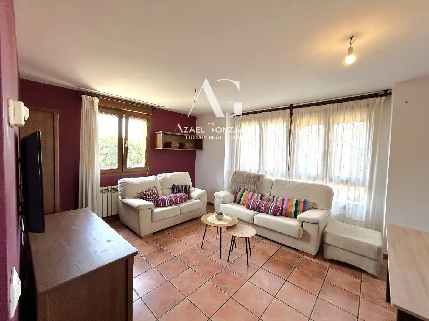 Sala d'estar de Casa o xalet en venda en San Vicente de la Barquera amb Calefacció, Jardí privat i Terrassa