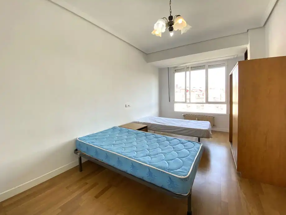 Habitación de Piso en venta en Vitoria - Gasteiz con Calefacción, Parquet y Terraza