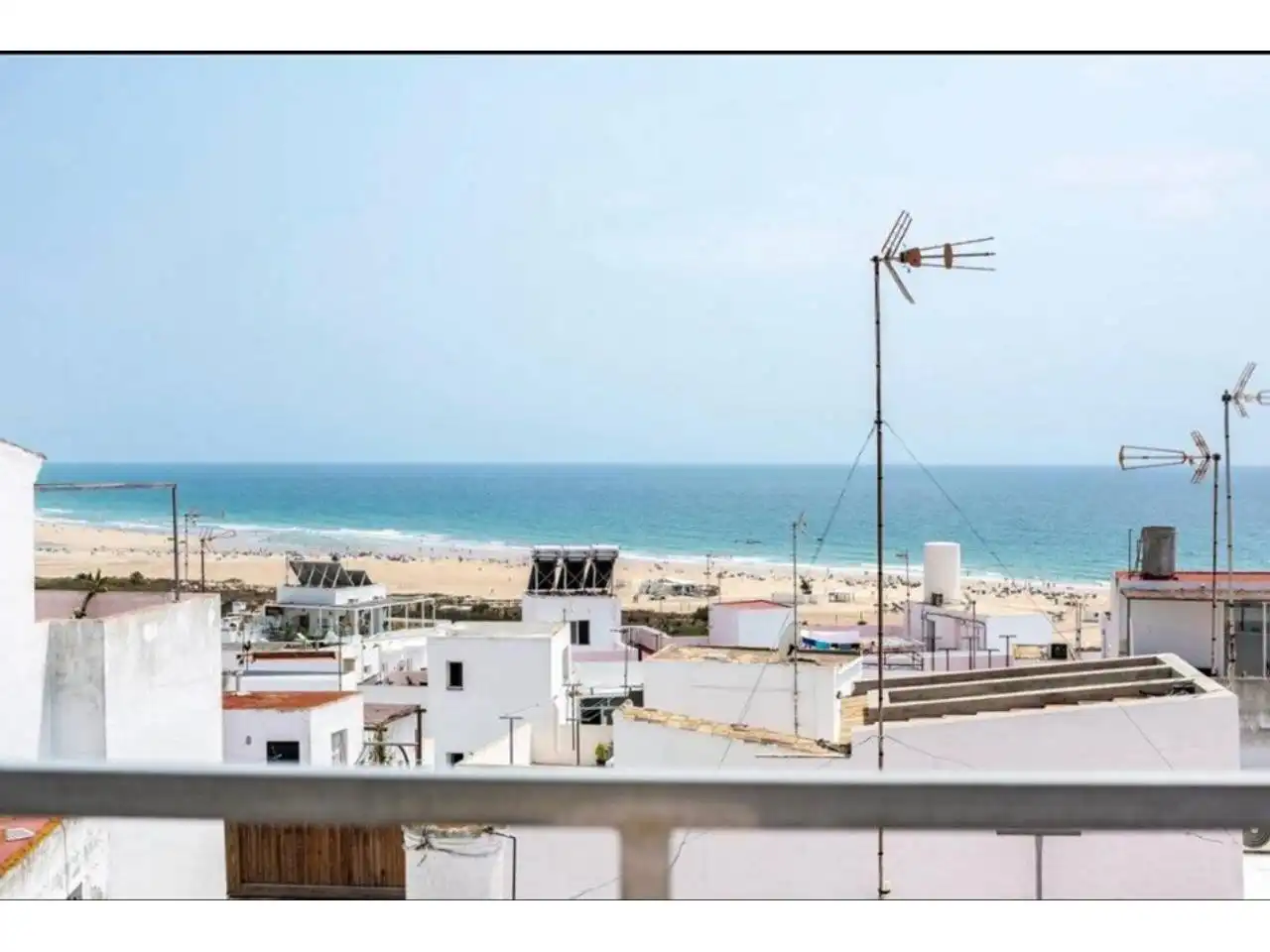 Vista exterior de Casa o xalet en venda en Conil de la Frontera amb Aire condicionat, Calefacció i Terrassa