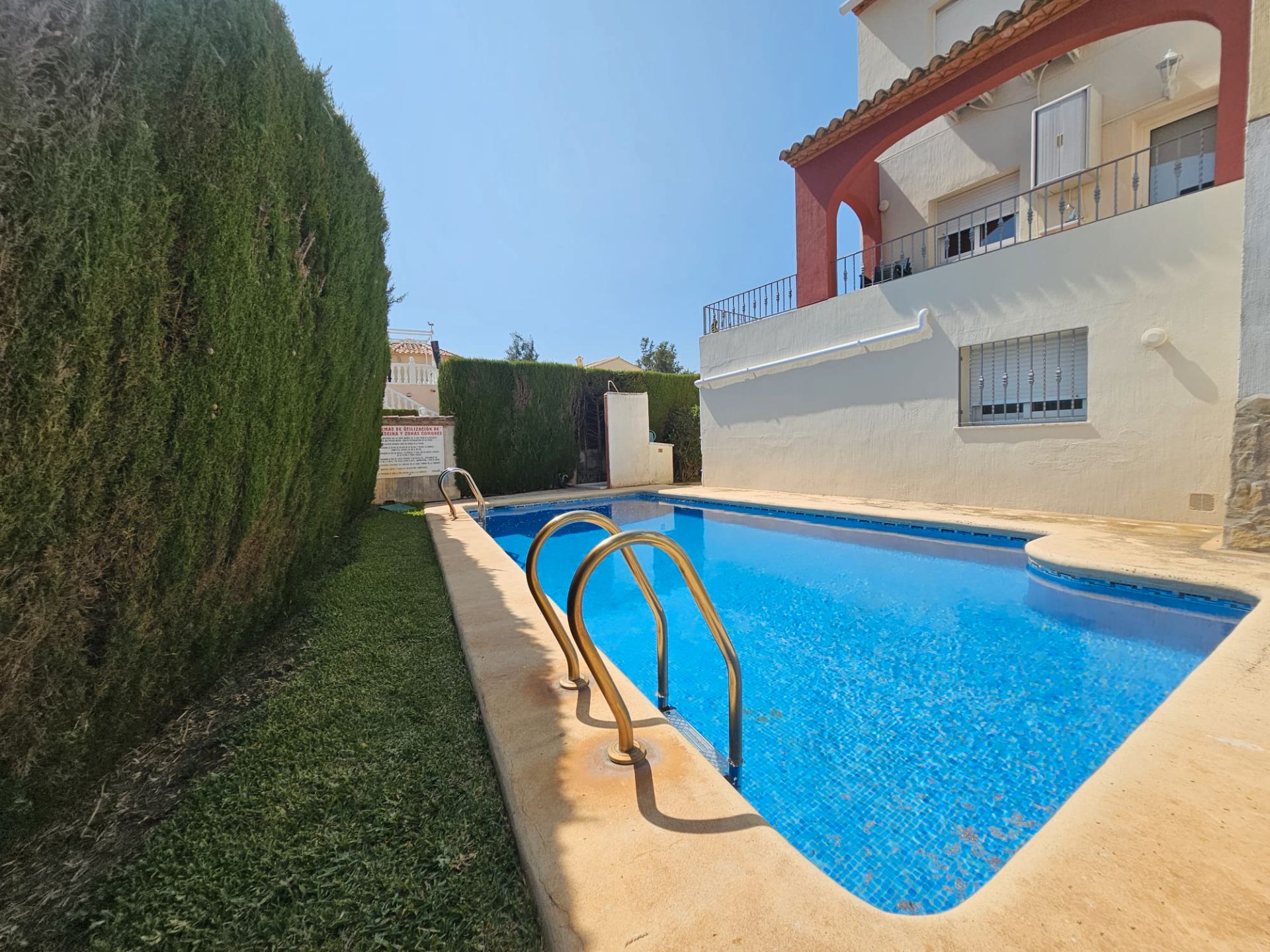 Piscina de Casa adosada en venda en Oliva amb Aire condicionat, Calefacció i Terrassa