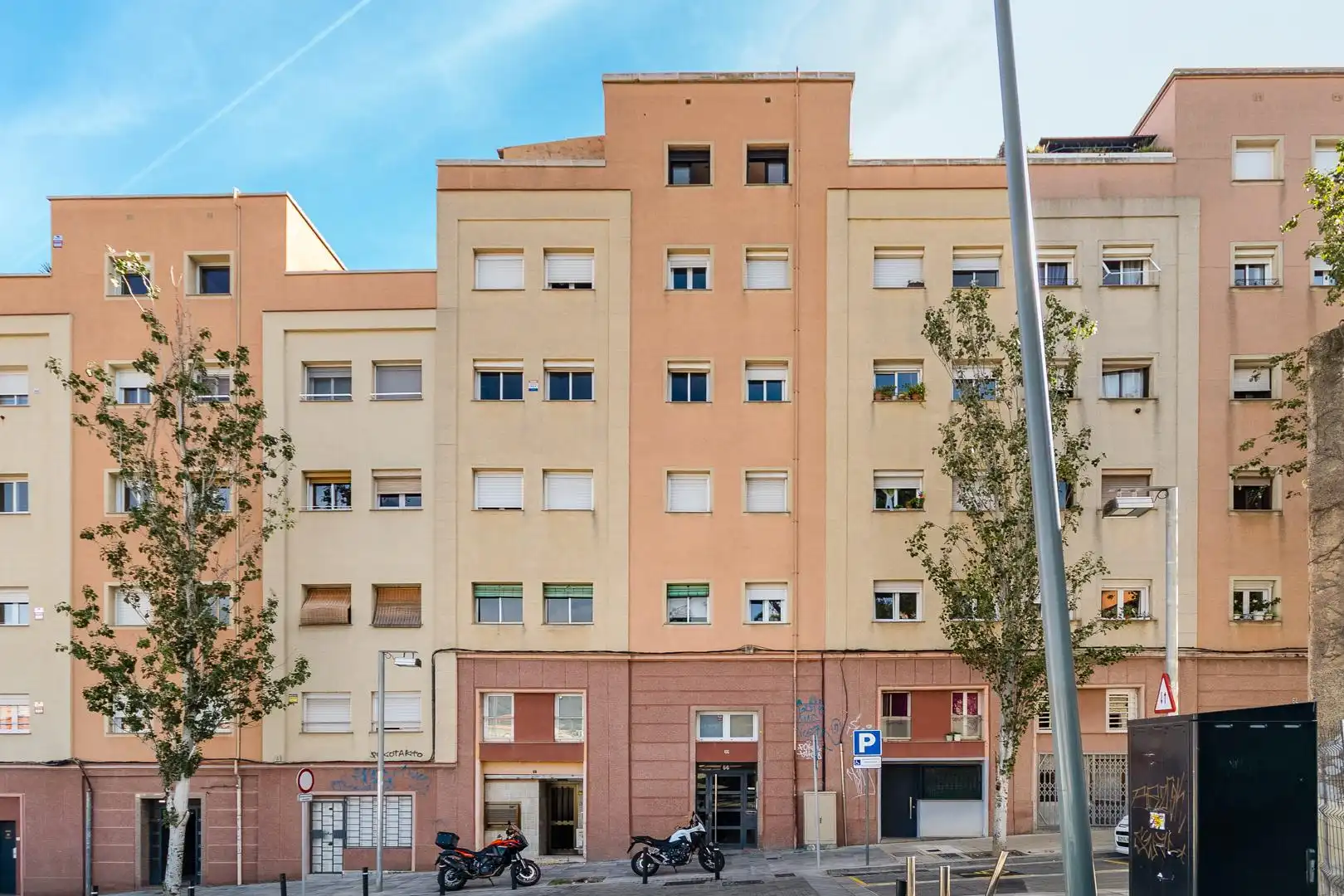 Außenansicht von Wohnung zum Verkauf in Barcelona mit Klimaanlage, Heizung und Terrasse