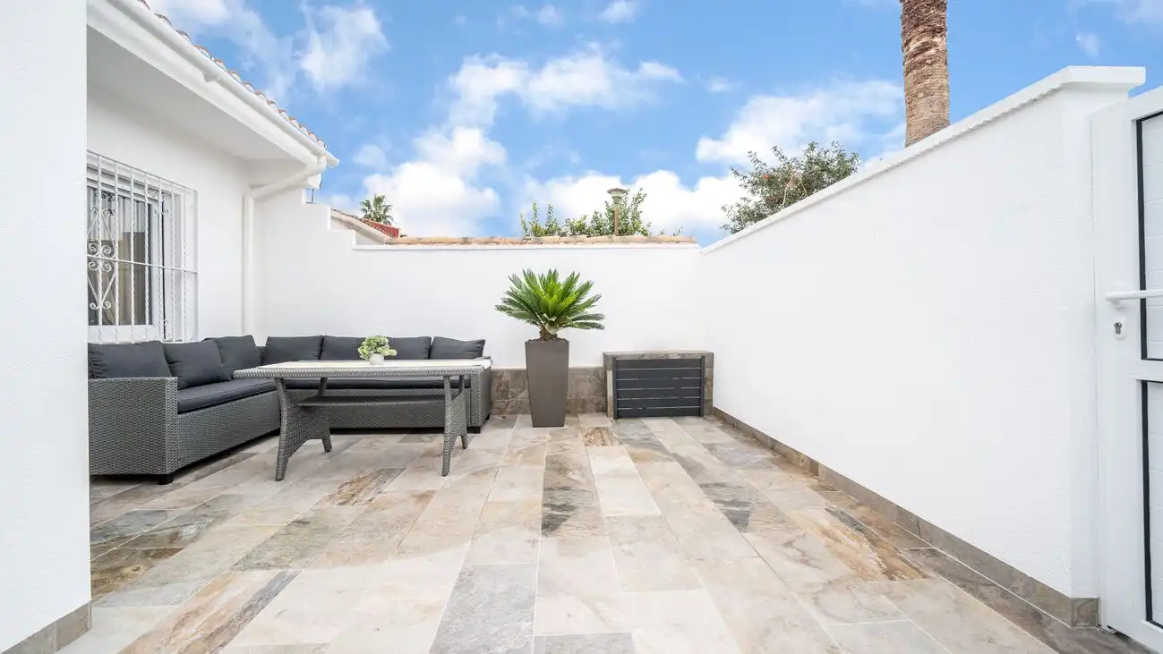 Terrassa de Casa adosada en venda en Torrevieja amb Aire condicionat, Jardí privat i Terrassa