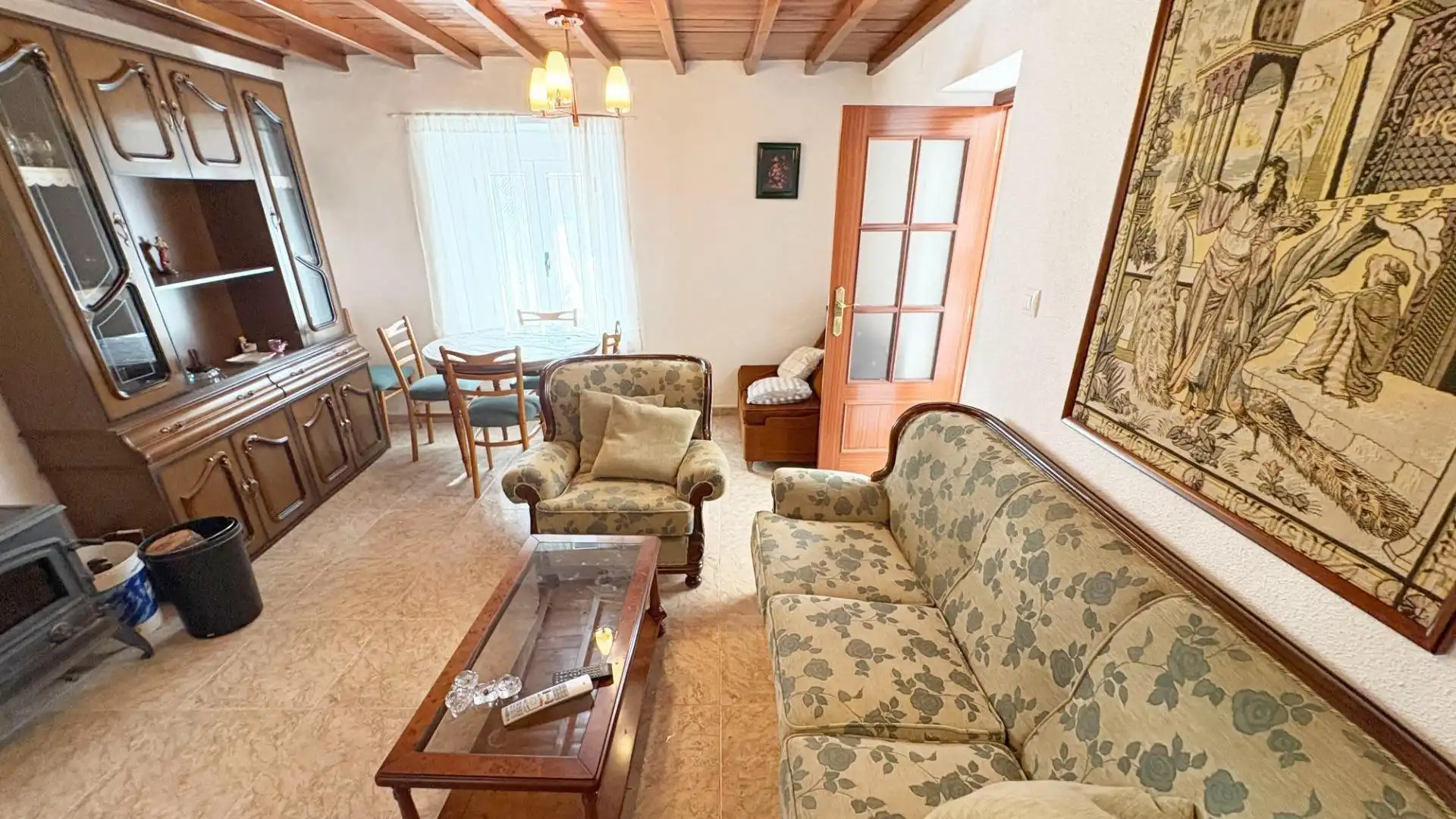Sala d'estar de Casa o xalet en venda en Pedrosillo de los Aires amb Calefacció i Moblat