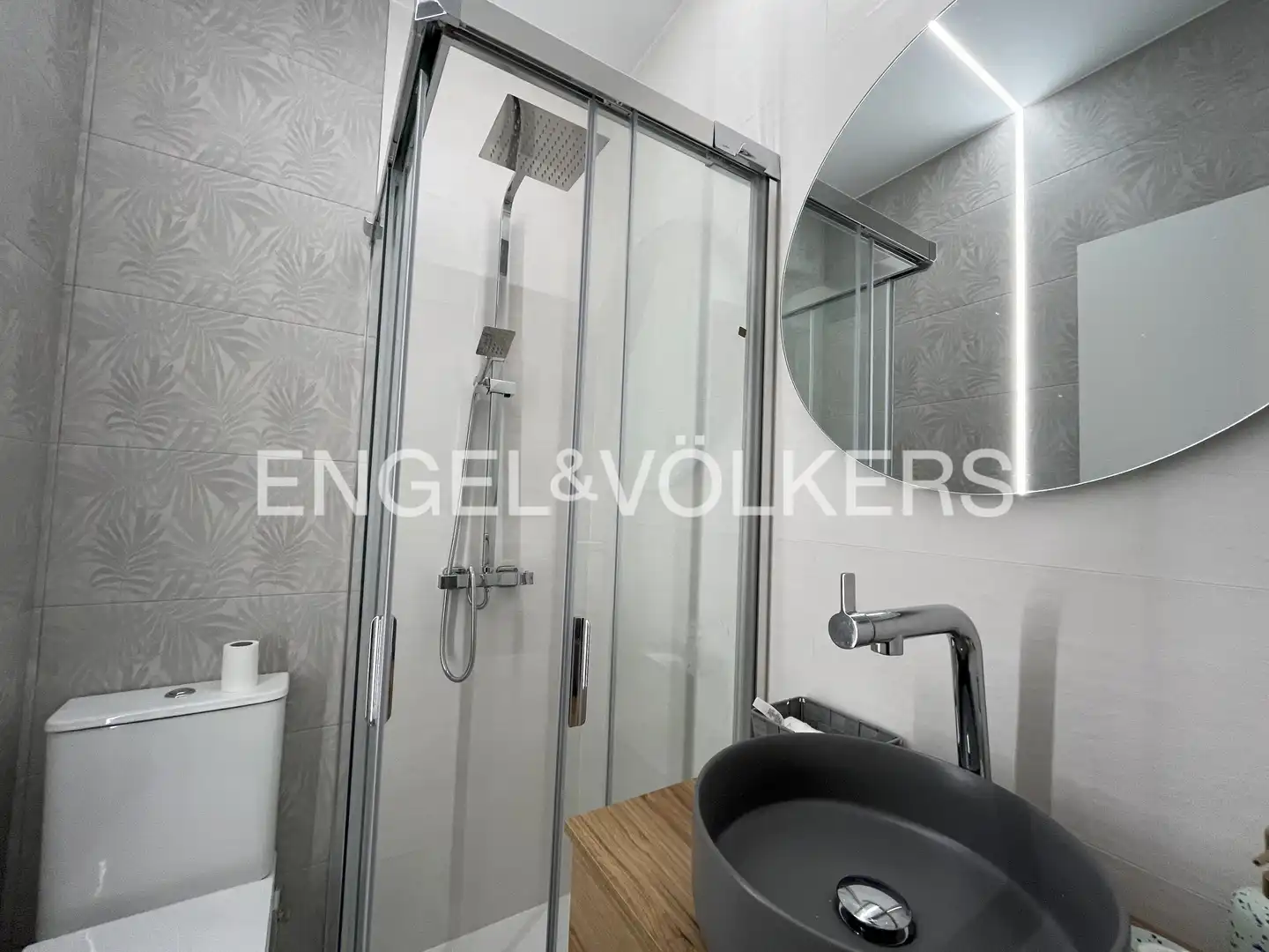 Baño de Piso de alquiler en Madrid con Aire acondicionado y Calefacción
