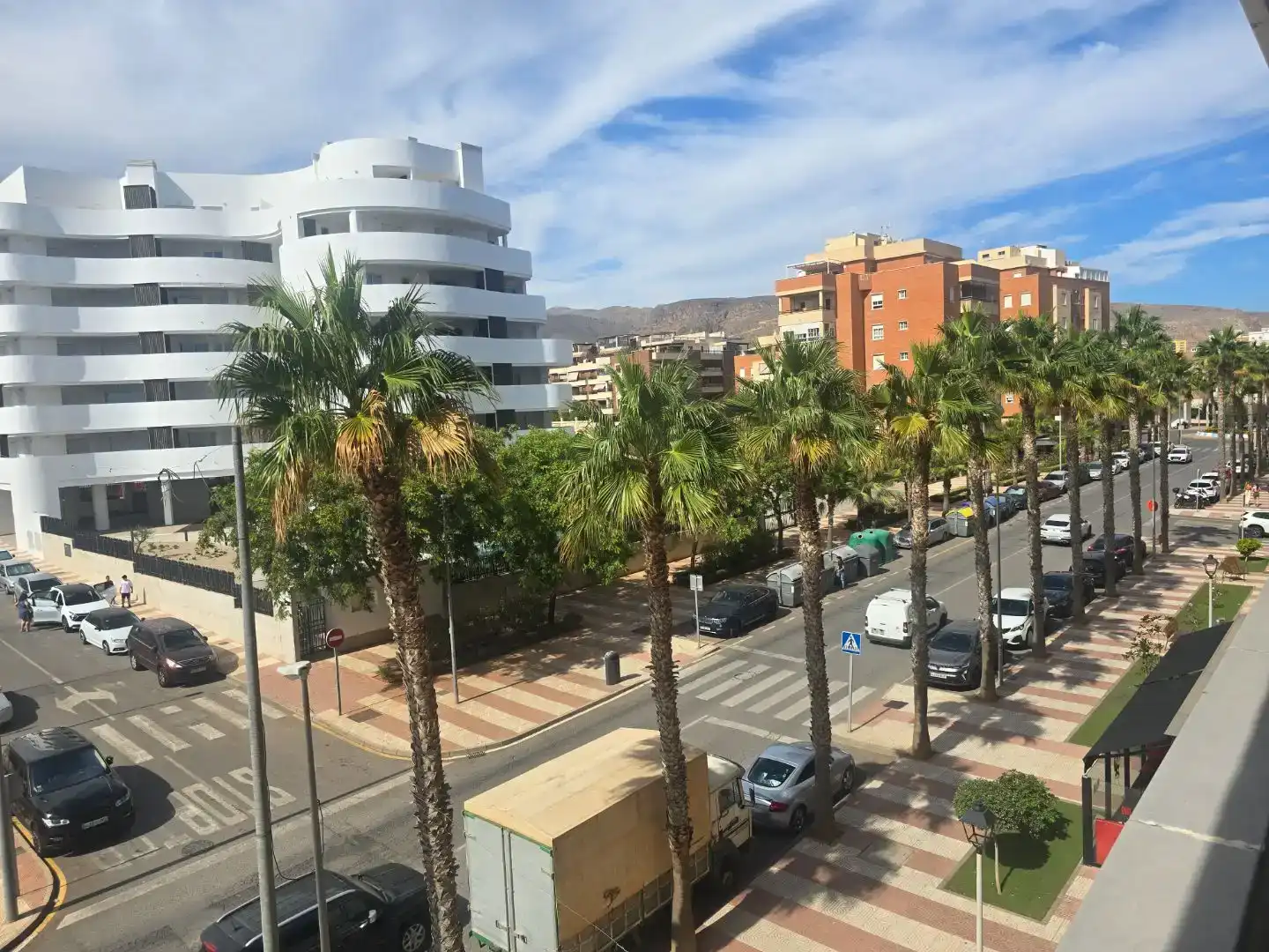 Vista exterior de Pis en venda en Roquetas de Mar amb Aire condicionat i Piscina