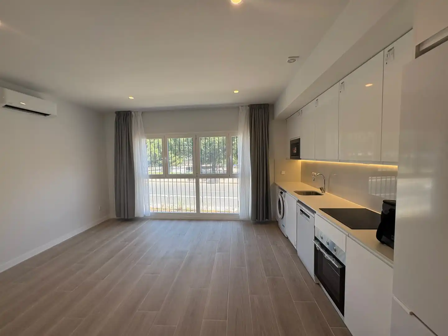 Cocina de Piso de alquiler en Madrid con Aire acondicionado, Calefacción y Balcón
