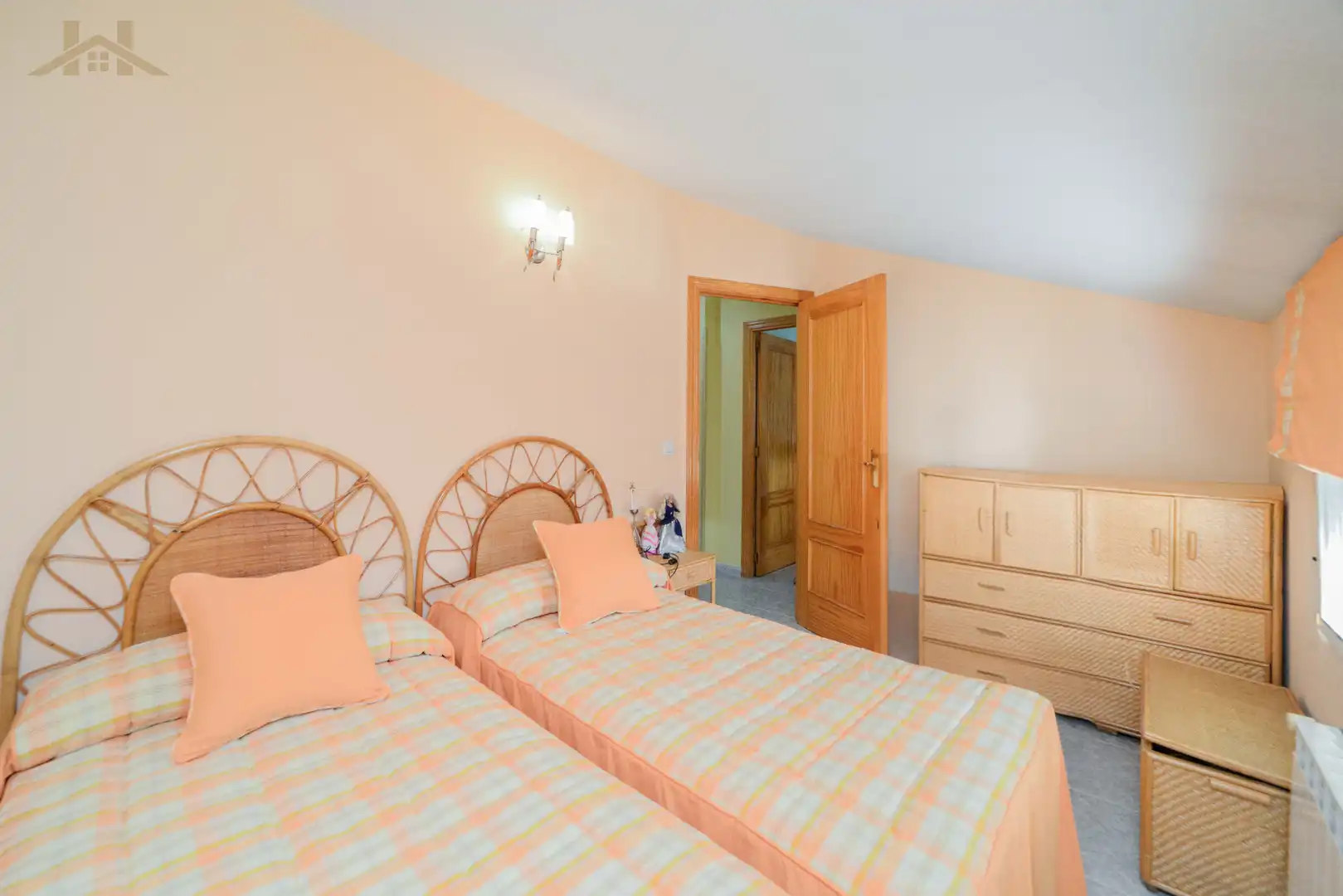 Habitación de Casa adosada en venta en San Martín de Valdeiglesias con Calefacción y Jardín privado