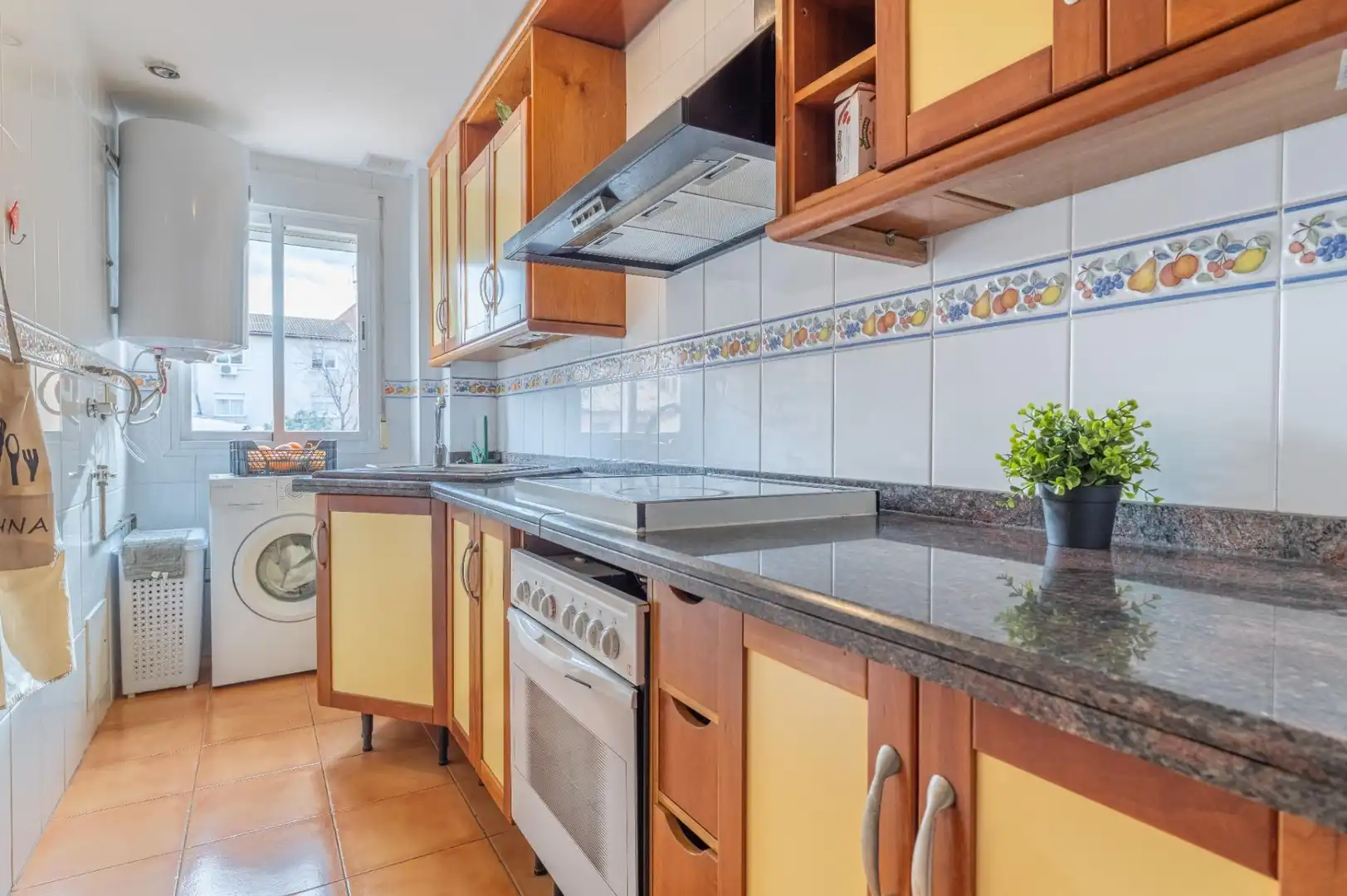 Küche von Wohnung zum Verkauf in Huétor Vega mit Terrasse