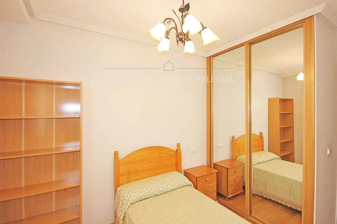Flat for rent in Poeta Jesús Rasueros, Pizarrales