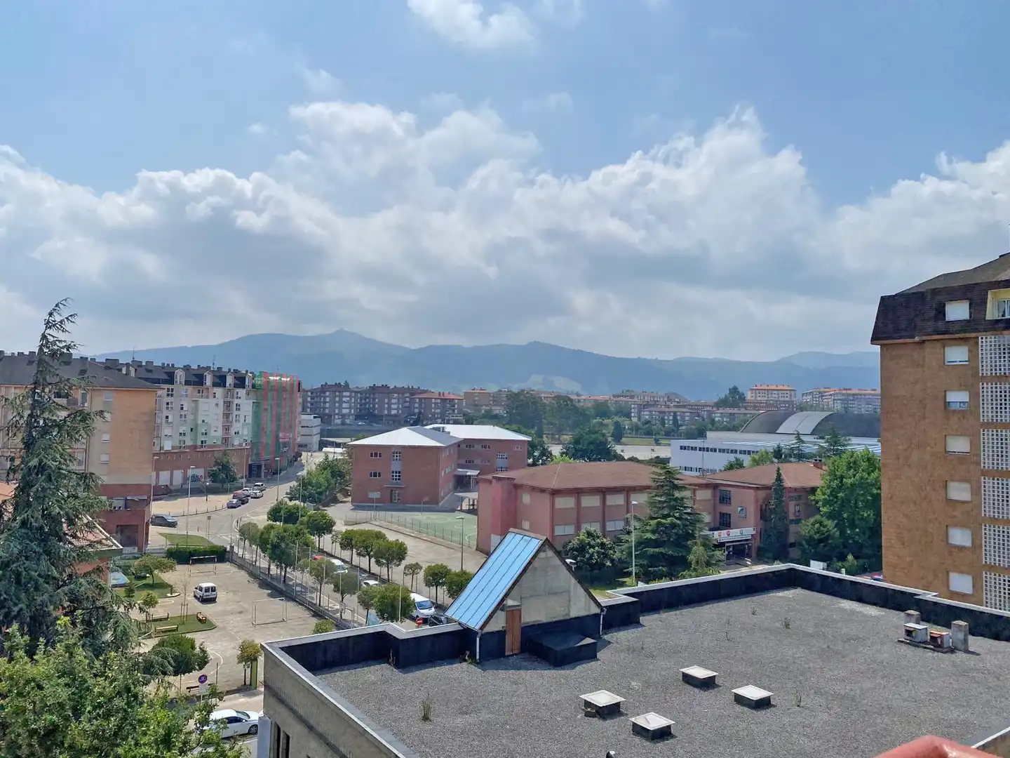 Vista exterior de Pis en venda en Torrelavega  amb Terrassa