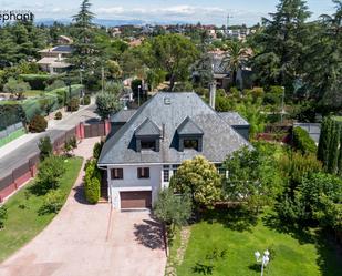 Vista exterior de Casa o xalet en venda en Majadahonda amb Calefacció, Jardí privat i Terrassa