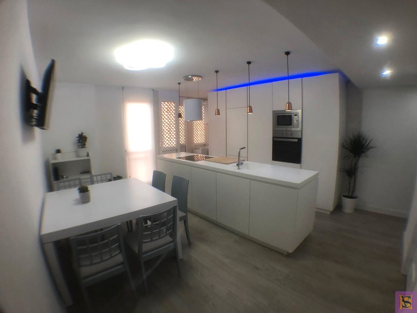 Cuina de Pis de lloguer en  Valencia Capital amb Aire condicionat, Moblat i Forn