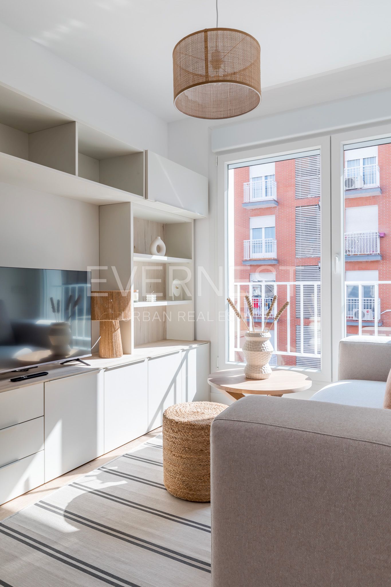 Living room of Study to rent in  Madrid Capital  with Air Conditioner, Heating and Parquet flooring