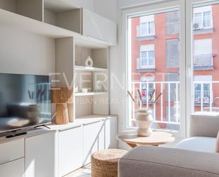 Living room of Flat to rent in  Madrid Capital  with Air Conditioner, Heating and Parquet flooring