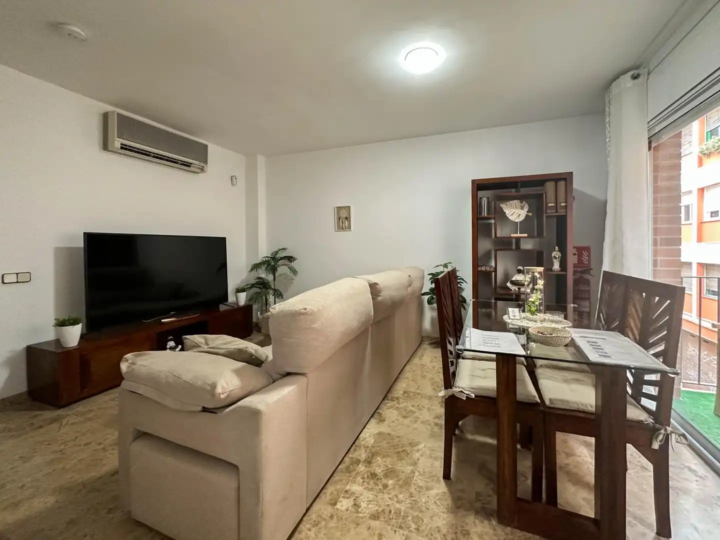 Wohnzimmer von Wohnung zur Miete in Vilanova i la Geltrú mit Klimaanlage, Möbliert und Balkon