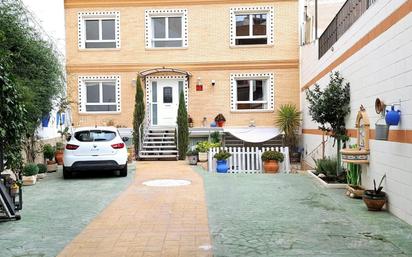 Vista exterior de Casa adosada en venda en Villena amb Aire condicionat, Calefacció i Terrassa