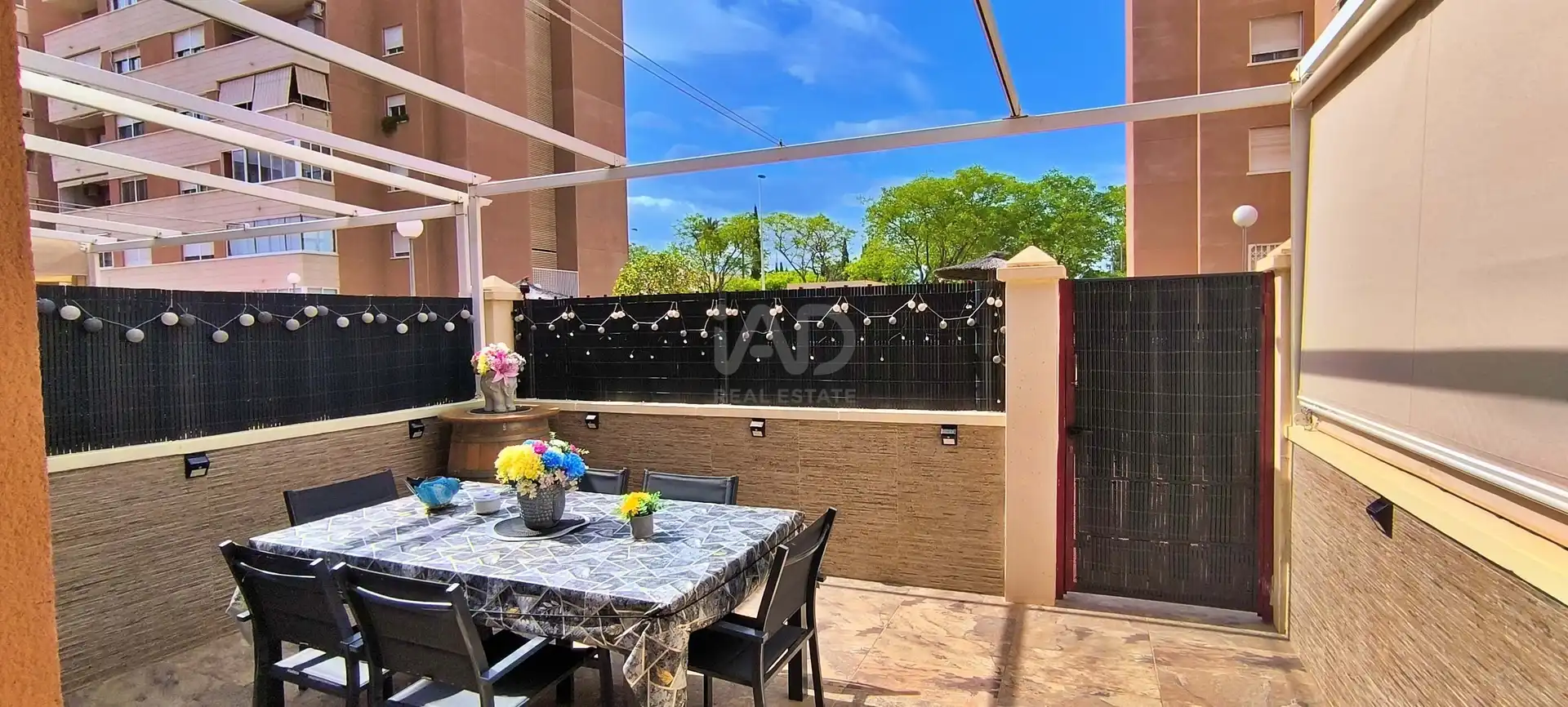 Terrasse von Einfamilien-Reihenhaus zum Verkauf in Elche / Elx mit Klimaanlage, Heizung und Terrasse