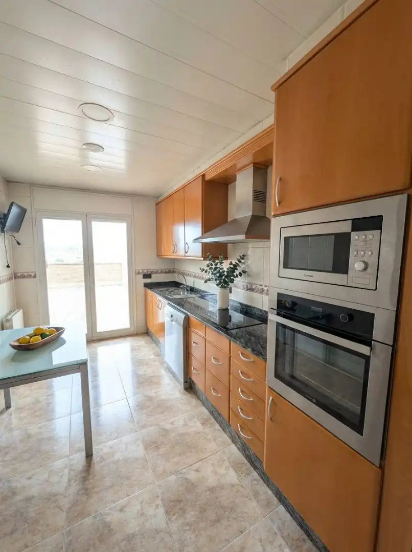 Cocina de Casa adosada en venta en Manresa con Calefacción, Terraza y Trastero