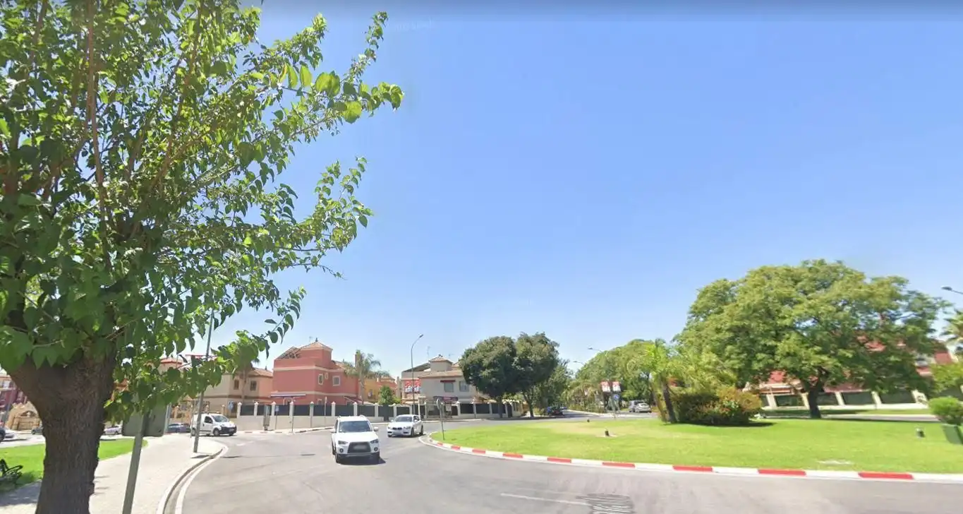 Außenansicht von Garage zum Verkauf in Tomares