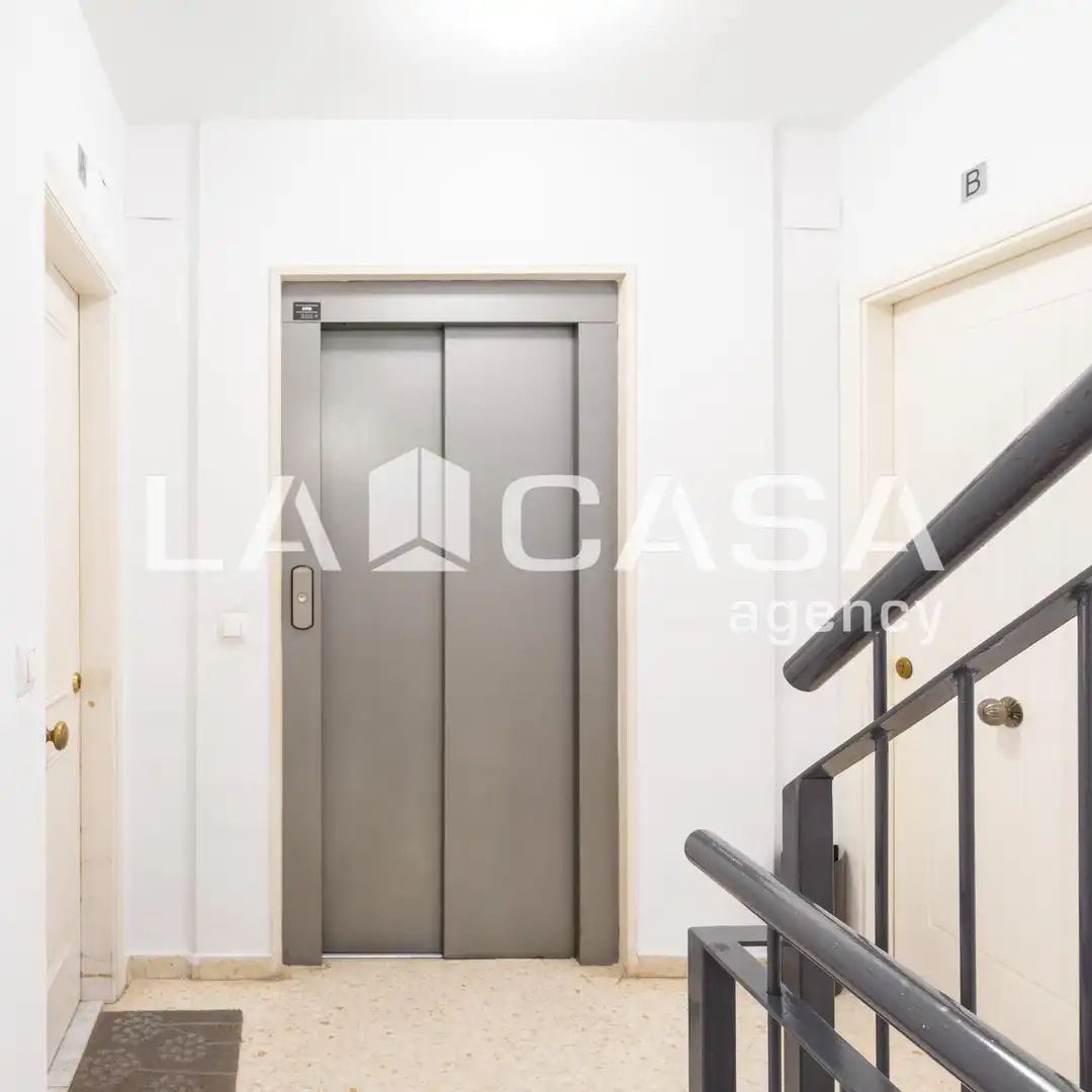 Planta baja en venta en Dos Hermanas con Trastero y Piscina