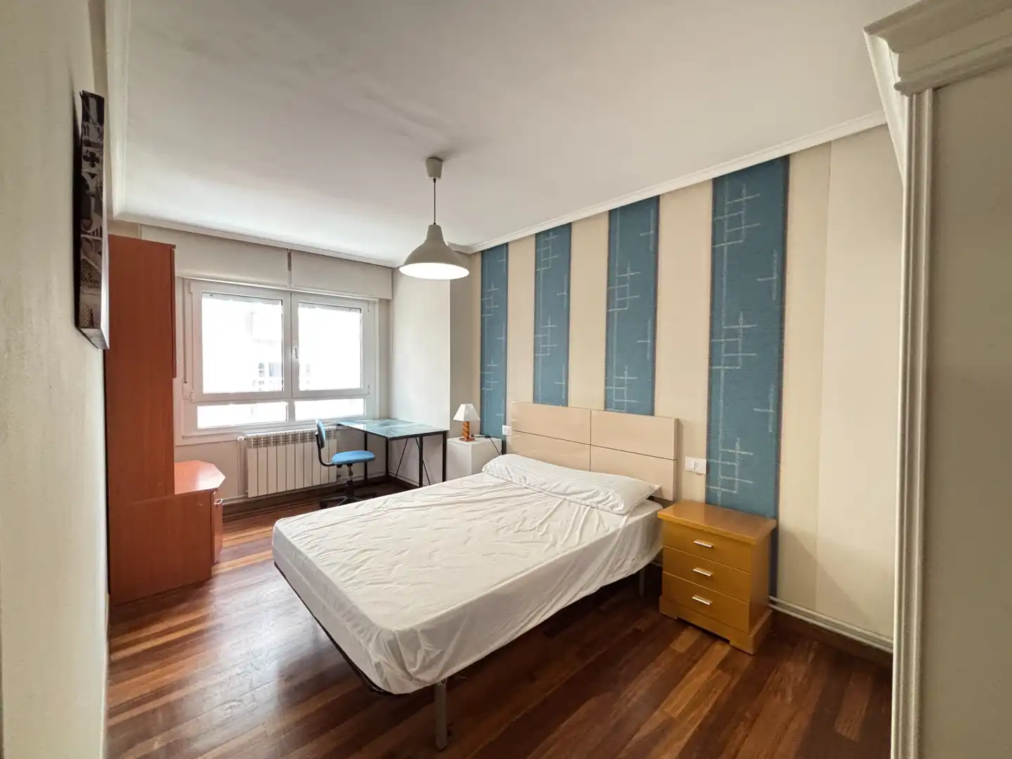 Schlafzimmer von Wohnung zur Miete in Santiago de Compostela  mit Heizung und Möbliert