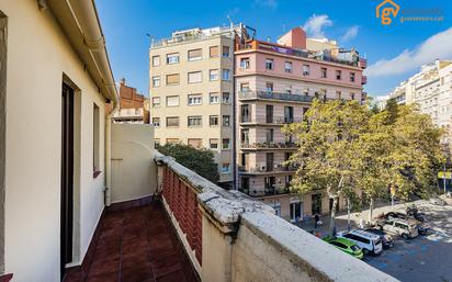 Exterior view of Flat for sale in  Barcelona Capital  with Balcony